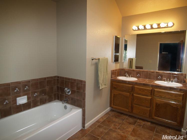 1604 Pantaleo Dr, Modesto, CA 95355 photo 11