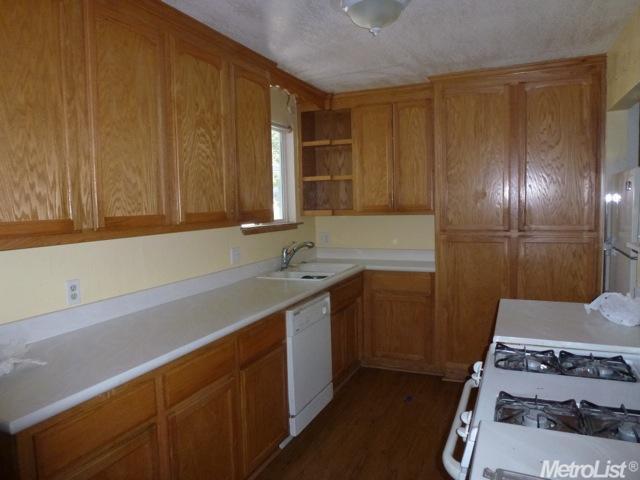 121 E Whittier Ave, Tracy, CA 95376 photo 2