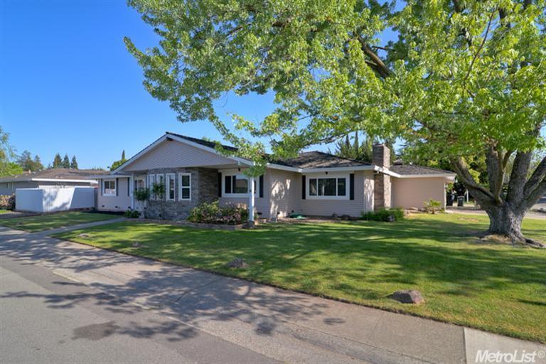 6424 Moraga Dr, Carmichael, CA 95608 photo 1