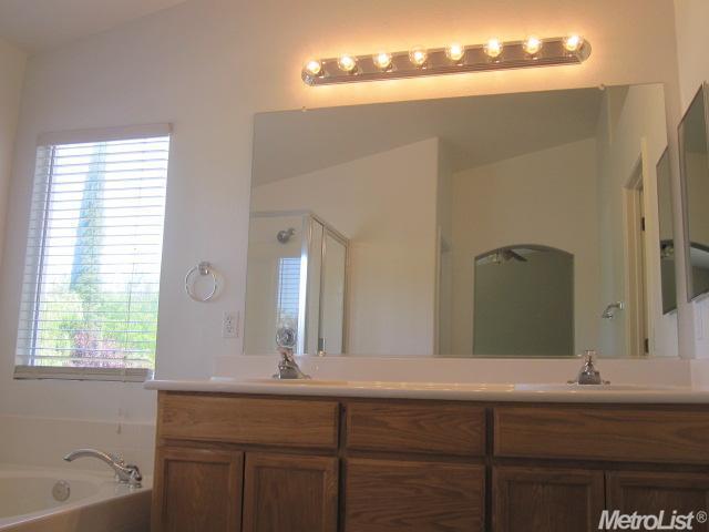 671 Alexandra Dr, Tracy, CA 95304 photo 4
