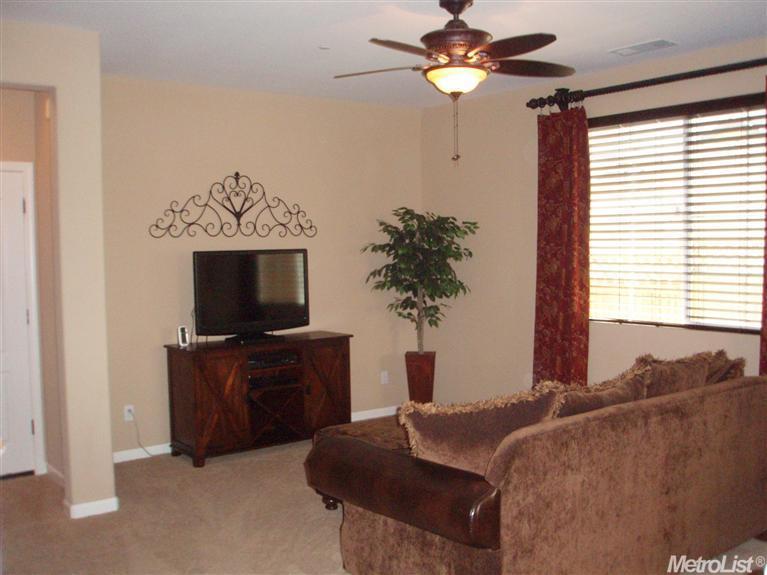 725 Equinox Loop, Lincoln, CA 95648 photo 2