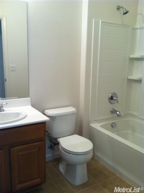 244 Bella Flora Ln, Patterson, CA 95363 photo 4