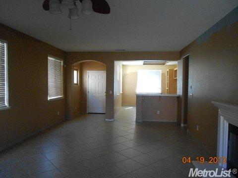 1465 Swallow Tail Ln, Manteca, CA 95337 photo 4