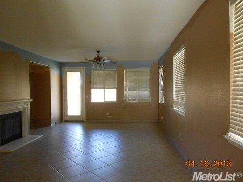 1465 Swallow Tail Ln, Manteca, CA 95337 photo 2