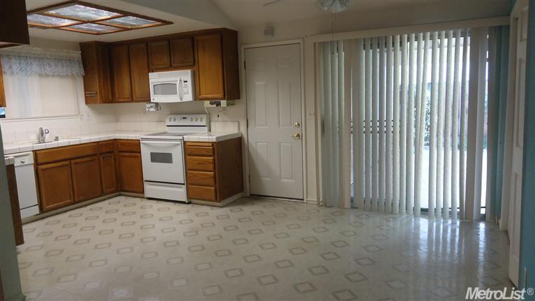 1721 Innsbrook Dr, Modesto, CA 95350 photo 4