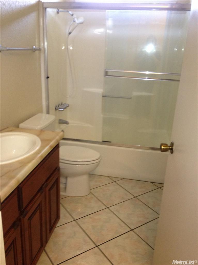 1208 Carrie Ct, Modesto, CA 95358 photo 4