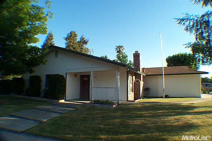 943 Pebble Way, Manteca, CA 95336 photo 1
