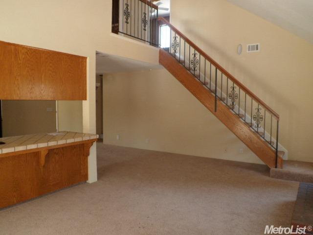1017 E Milgeo Ave, Ripon, CA 95366 photo 2