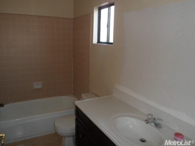 1017 E Milgeo Ave, Ripon, CA 95366 photo 14
