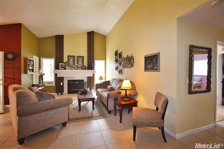 8412 Falcon View Dr, Antelope, CA 95843 photo 2