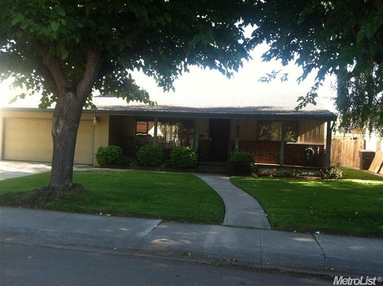 446 Hollywood Ave, Tracy, CA 95376 photo 2