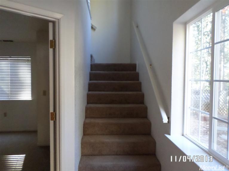 15527 Robert Ct, Grass Valley, CA 95949 photo 2