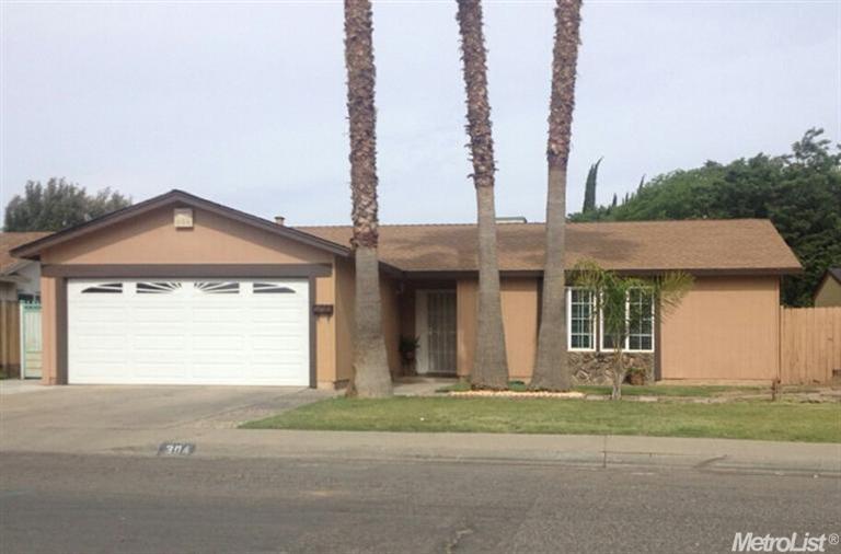 304 Capistrano Dr, Modesto, CA 95354 photo 1
