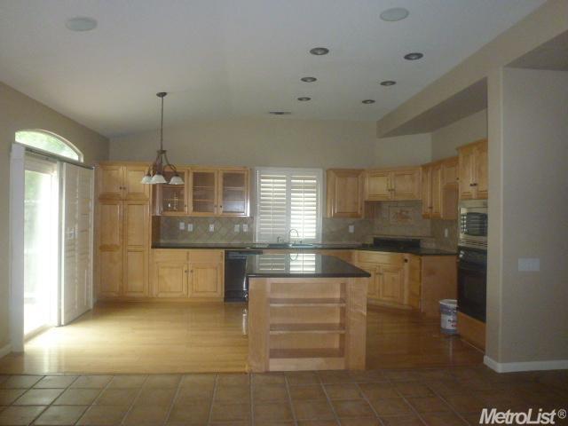 398 Westbury Ln, Turlock, CA 95382 photo 3