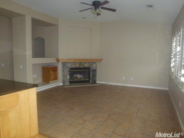 398 Westbury Ln, Turlock, CA 95382 photo 4