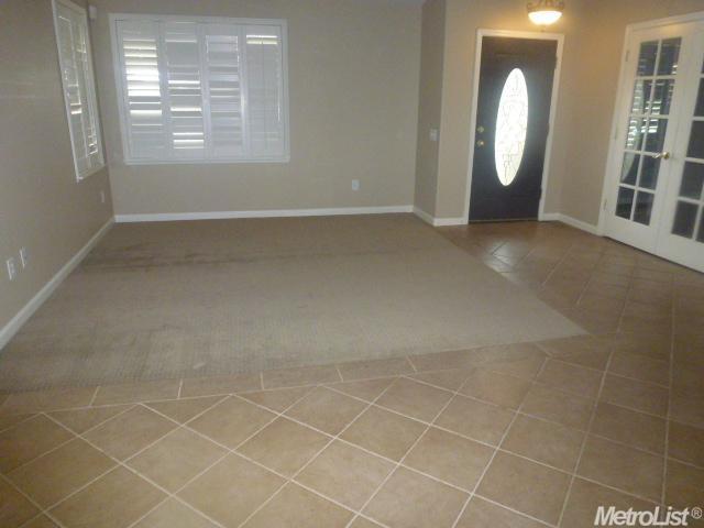 398 Westbury Ln, Turlock, CA 95382 photo 2