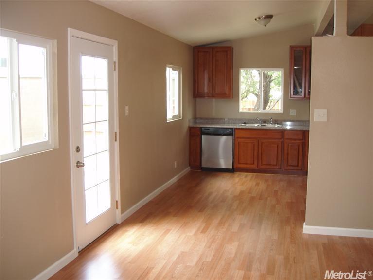 1013 Virginia, Manteca, CA 95337 photo 2