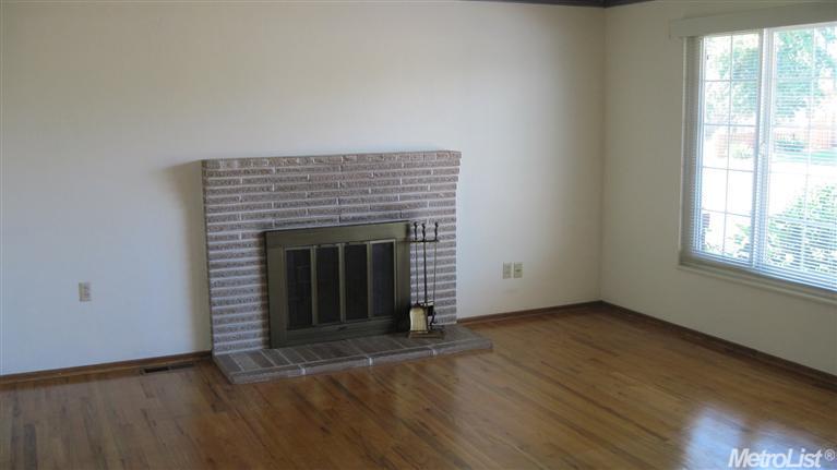 332 1st St, Lodi, CA 95240 photo 2