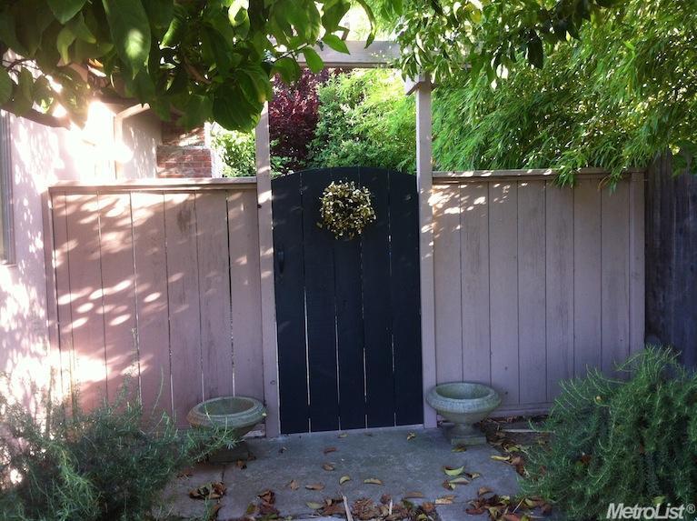 944 E Alameda St, Manteca, CA 95336 photo 2