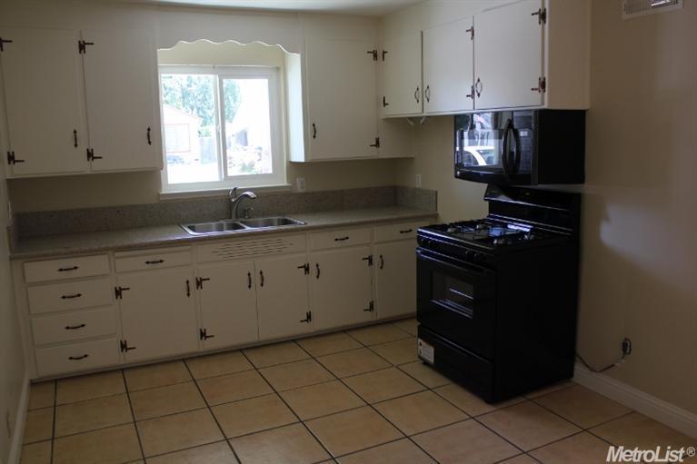 235 Martha St, Manteca, CA 95337 photo 10