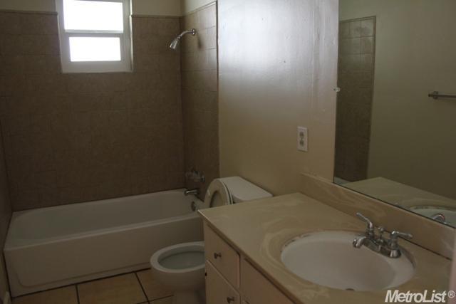 235 Martha St, Manteca, CA 95337 photo 5