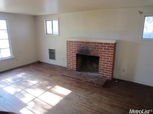 6231 Ring Dr, Sacramento, CA 95824 photo 2