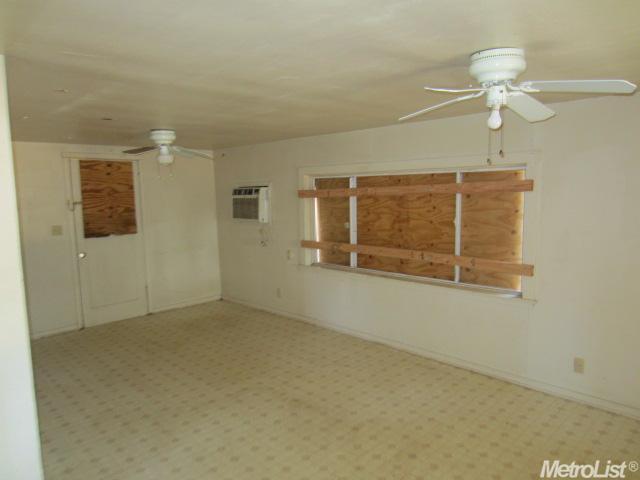 6231 Ring Dr, Sacramento, CA 95824 photo 3