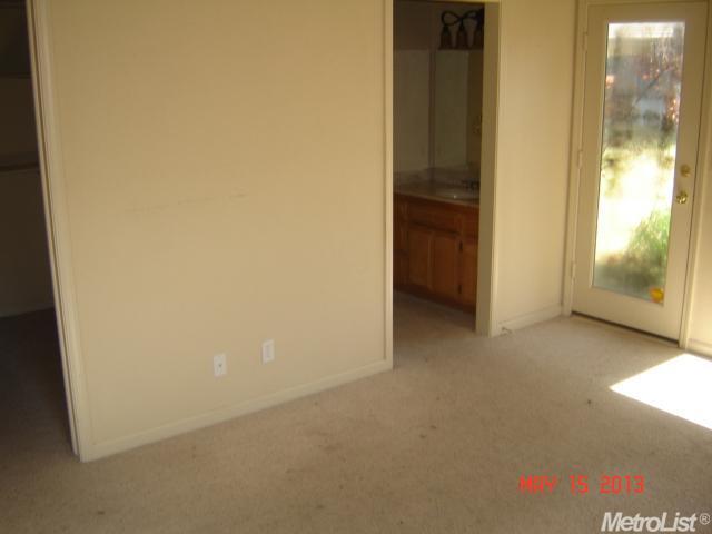 667 Adare, Galt, CA 95632 photo 6