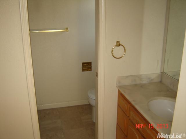 667 Adare, Galt, CA 95632 photo 7