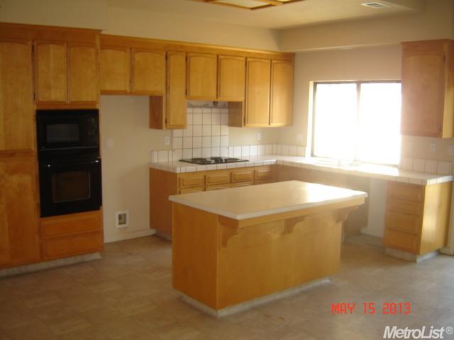 667 Adare, Galt, CA 95632 photo 2