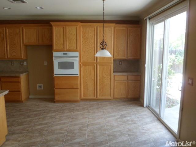 169 W Shasta Ave, Ripon, CA 95366 photo 5