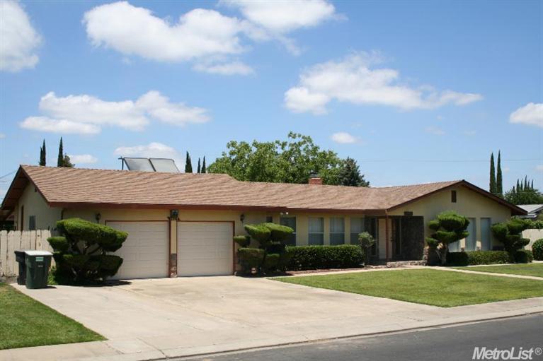 1409 Hillview Dr, Modesto, CA 95351 photo 2