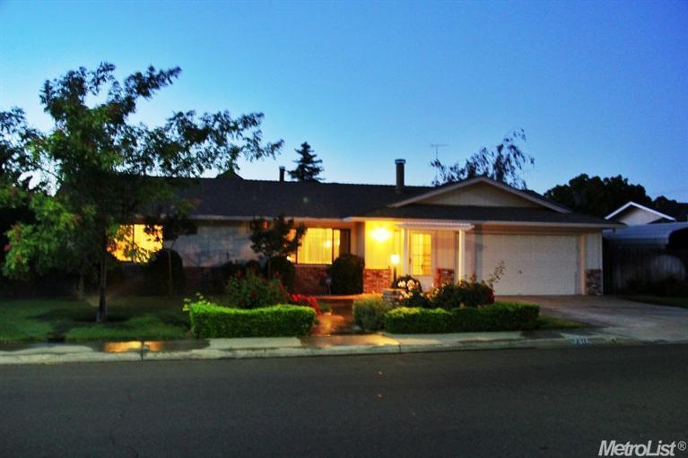 2517 Canyon Dr, Modesto, CA 95351 photo 2