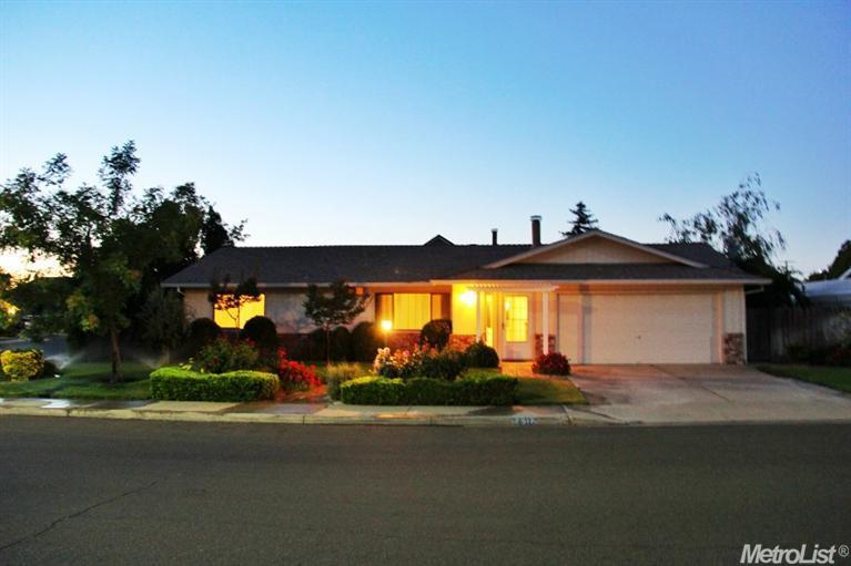 2517 Canyon Dr, Modesto, CA 95351 photo 1