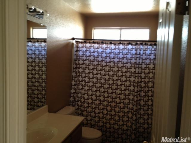 3628 Effingham Ln, Modesto, CA 95357 photo 3