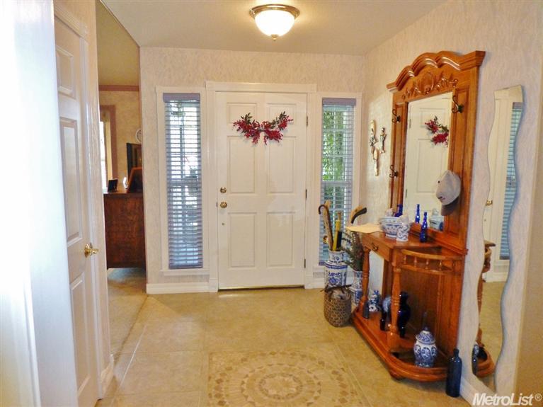 408 Ward Ct, Manteca, CA 95336 photo 2