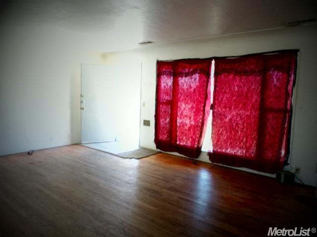 1217 Lombardy Dr, Modesto, CA 95351 photo 2