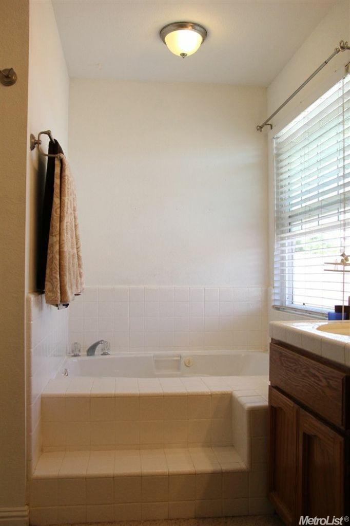 2401 Greenacre Ln, Modesto, CA 95355 photo 20