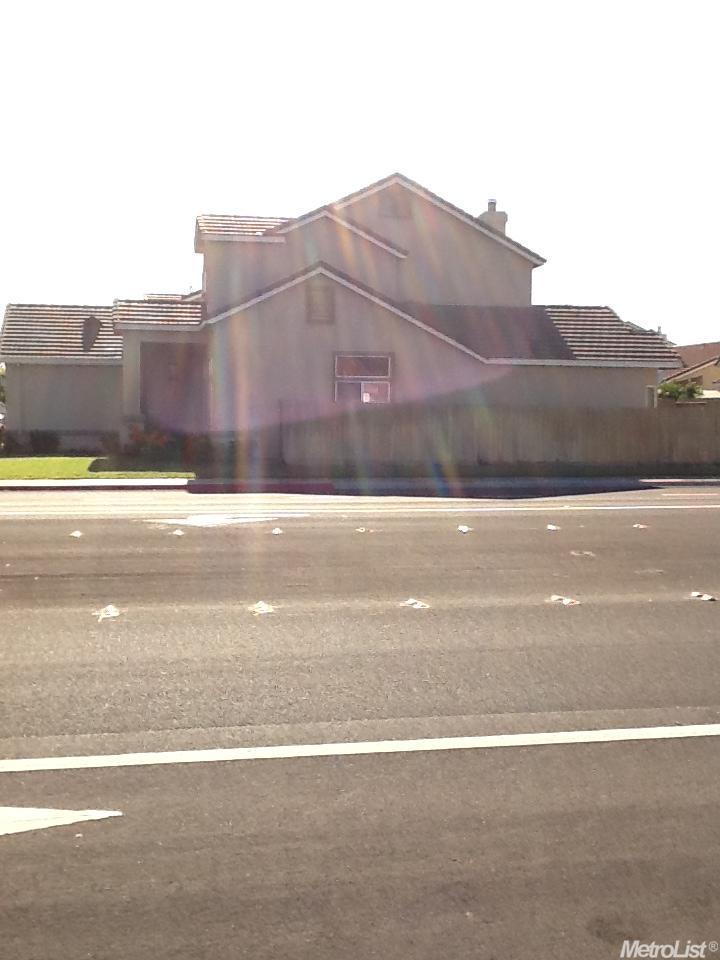 743 E Springer Dr, Turlock, CA 95382 photo 2