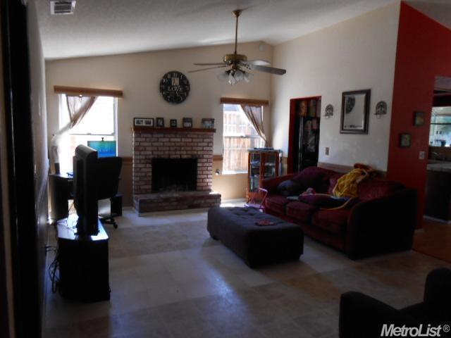 1977 Arrowsmith Dr, Manteca, CA 95336 photo 3