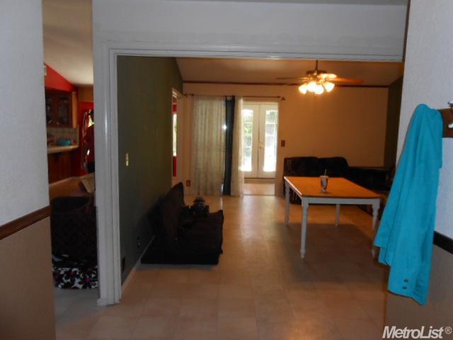 1977 Arrowsmith Dr, Manteca, CA 95336 photo 2
