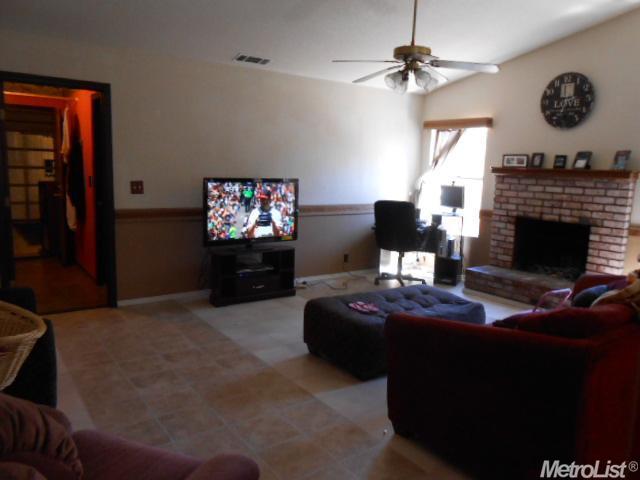 1977 Arrowsmith Dr, Manteca, CA 95336 photo 4