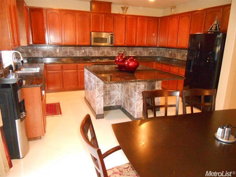 980 Saffron Dr, Tracy, CA 95377 photo 2
