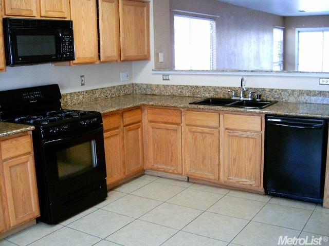 1012 Goldfinch Ln, Patterson, CA 95363 photo 5