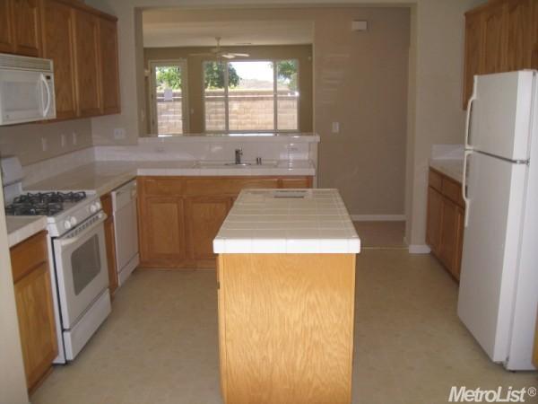 1096 Foxfire Dr, Manteca, CA 95337 photo 4