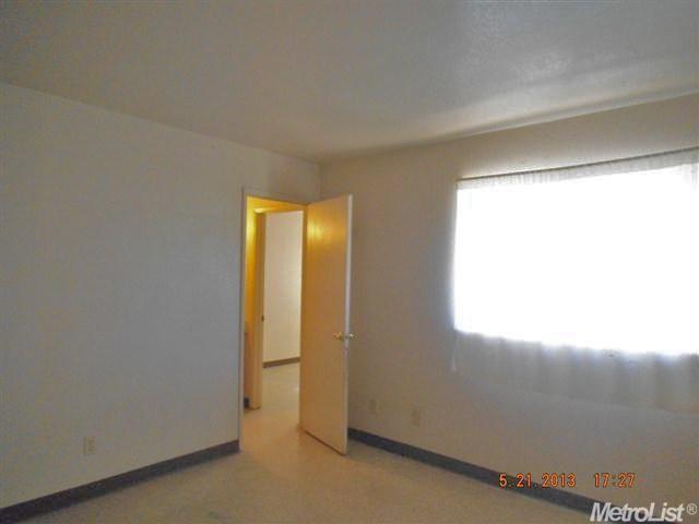 225 E 9th St, Merced, CA 95341 photo 11
