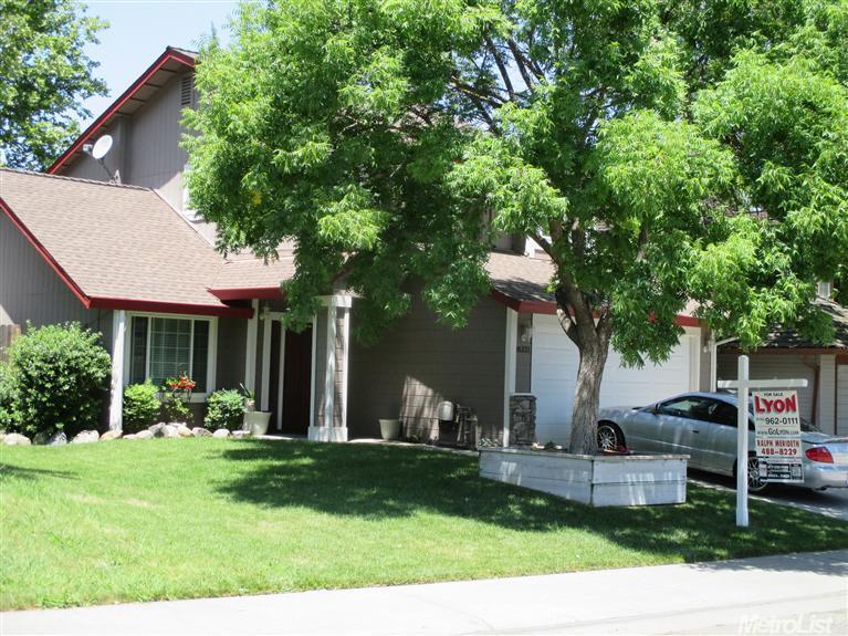 8321 Benjamin Dr, Antelope, CA 95843 photo 2