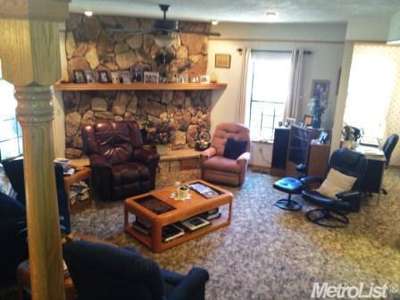 1054 Georgeann Pl, Ripon, CA 95366 photo 2