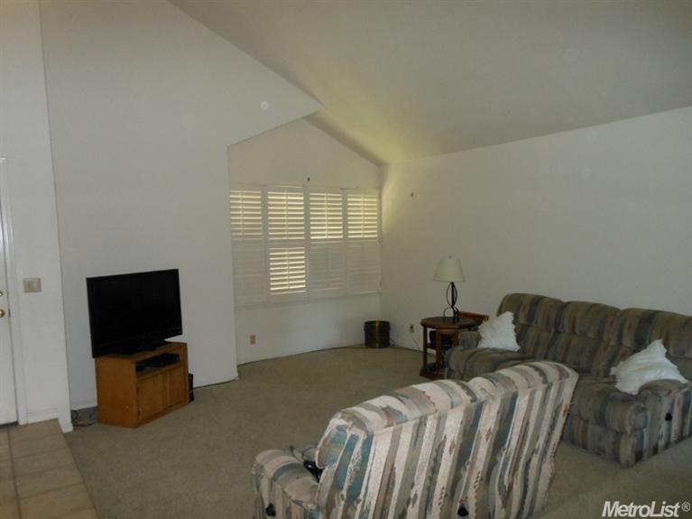 847 Orkney Dr, Patterson, CA 95363 photo 2