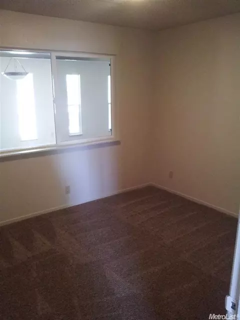 890 Sydney Ct, Merced, CA 95341 photo 2